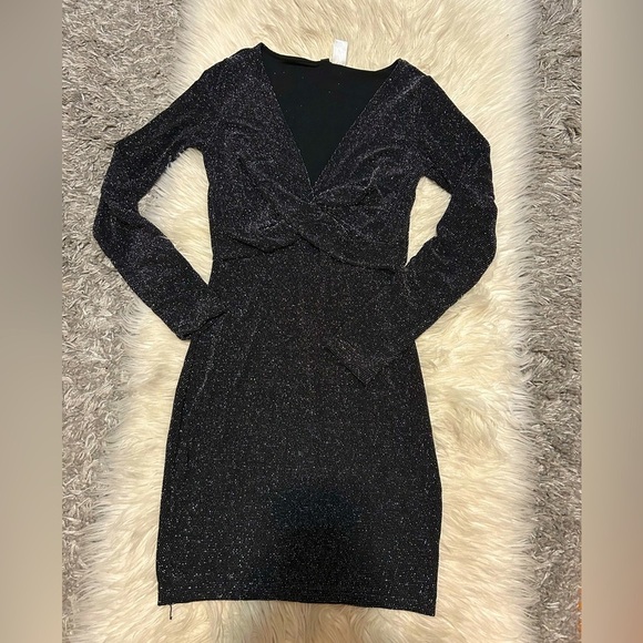 H&M Dresses & Skirts - Black Glitter Long Sleeve Dress